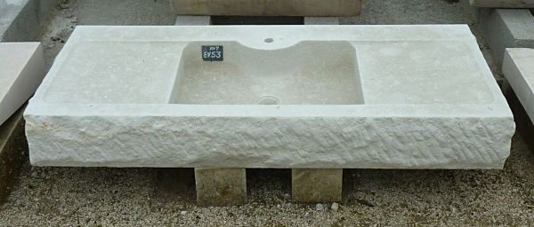 Bel évier en pierre calcaire : la pierre naturelle d'Avy - Atelier Alain BIDAL ( Provence)