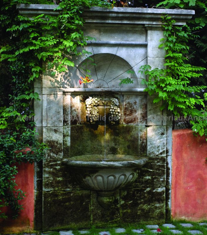 Exceptional wall fountain in carved limestone by our stonemason Alain Bidal, Provence