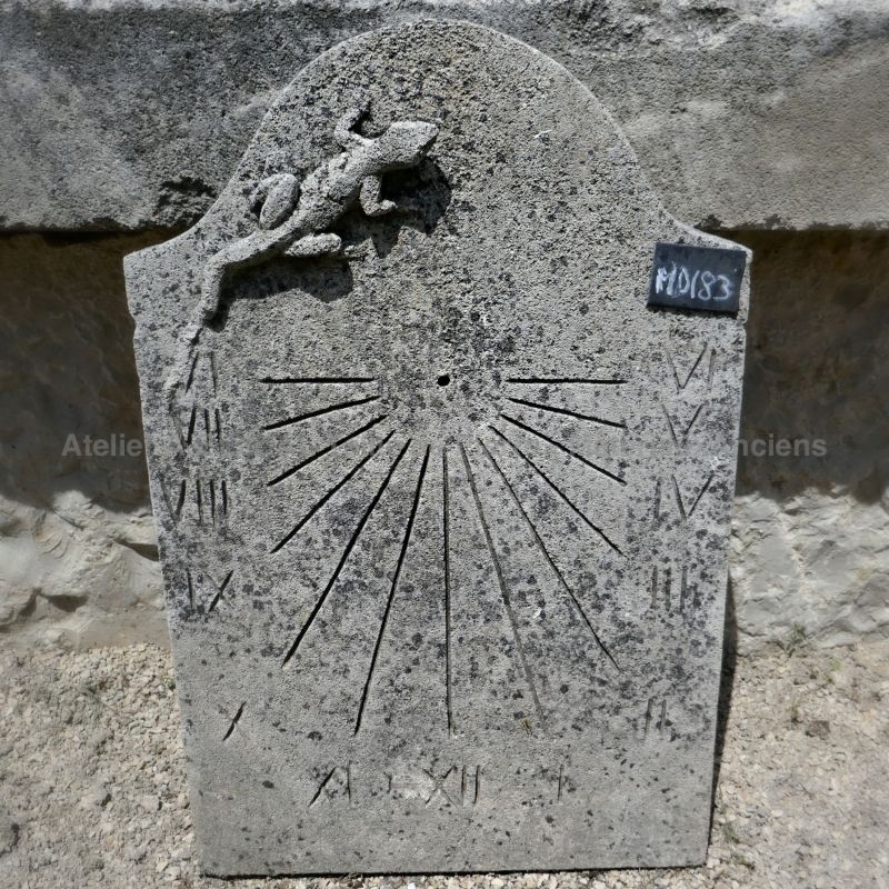 Carved natural limestone sundial designed for garden decoration - Atelier Alain BIDAL (Provence)